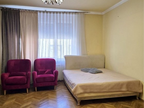 ЦЕНТР! Оренда 3х+вітальня, СКОВОРОДИ (р-н СОРБОННИ), ГАЗ КОТЕЛ! дворик Черновцы