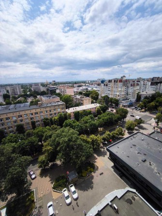 Здам 2х кімнатну квартиру в центрі з меблями і технікою - фото 1