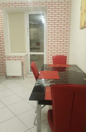 Пропонуємо до оренди гарну 2-ох кімнатну квартиру на Митниці! - фото 1