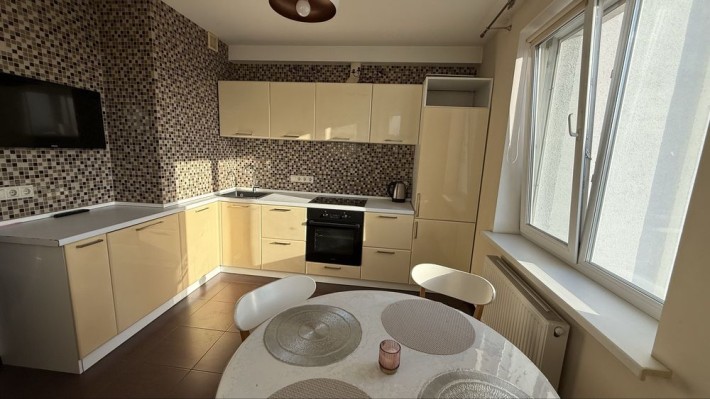 Оренда 2х кімнатної , вул. Драгоманова 6/1, поряд Ашан - фото 1