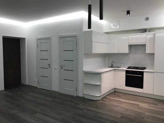 1к студія 40м2 Севастопольська пл. вул. Берегового 11 Сталінка Київ