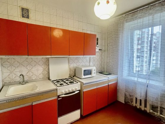 2-х кімн. Косметичний ремонт .Центр. Меблі. Побутова техніка. Чернигов