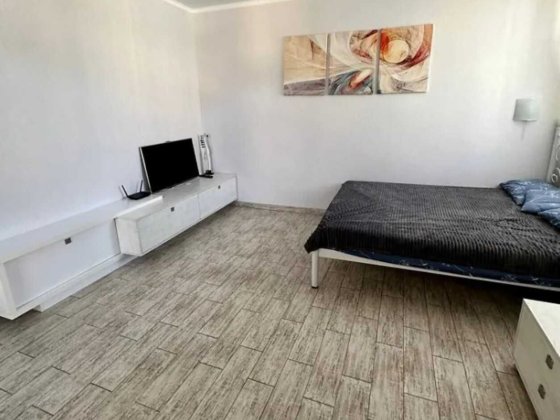 Здаэться 1-но кімнатна квартира в новобудові, відмінний стан. Все є. Винница