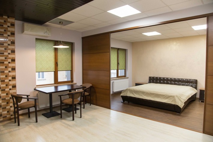 Оренда 2 кім. квартири-студії в центрі міста. - фото 1