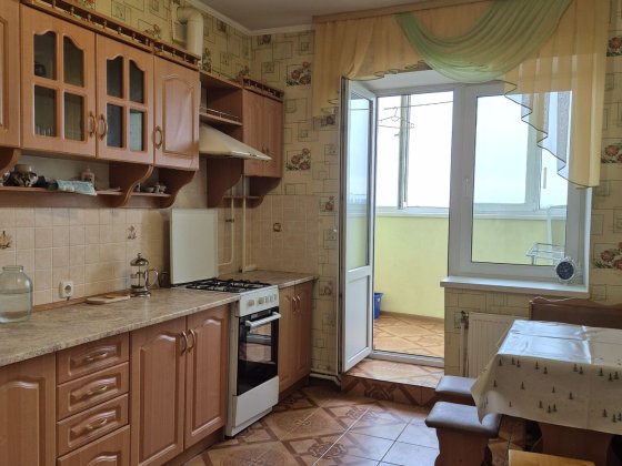 Велика 2-кімнатна квартира на Кругу . Світло. Лічильник на тепло. Чернігів