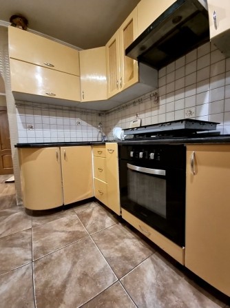 Свободна! От месяца.  2 х к кв. Раздельные комнаты. Левый б - фото 1