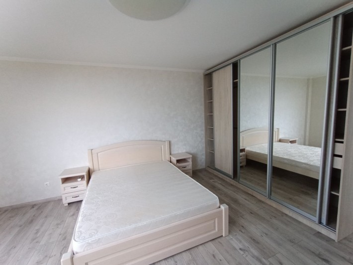 В центрі міста з видом на Дніпро - фото 1