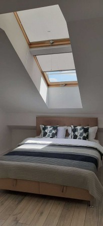 Оренда 1-кім мансардної квартири 36 м2 з терасою в ЖК "Комфорт Таун" - фото 1