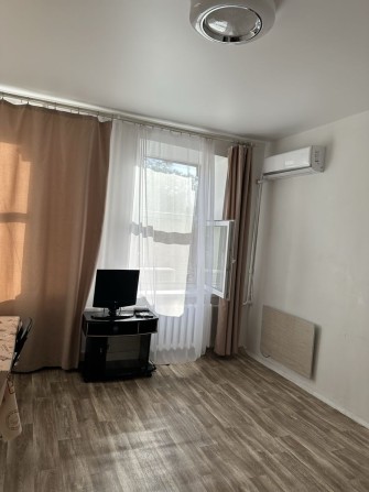 Сдам комнату в комунальной квартире со своей кухней и санузлом. - фото 1