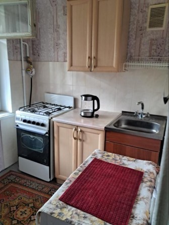 Перша здача. ОРЕНДА 1-ї кв. м. Лісова. Вул. Курчатова 13. Є Газ. - фото 1