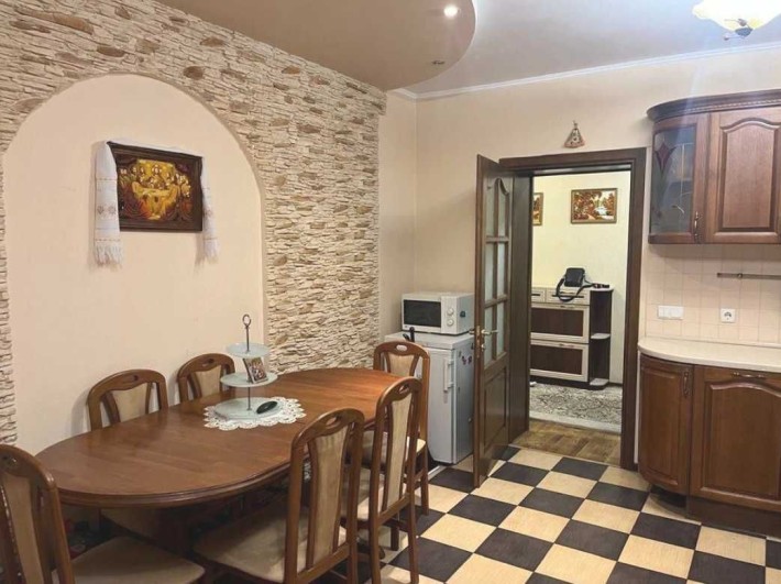 Оренда 3кімн. квартири в Голосіївському районі на вул. Рея Бредбері, 6 - фото 1