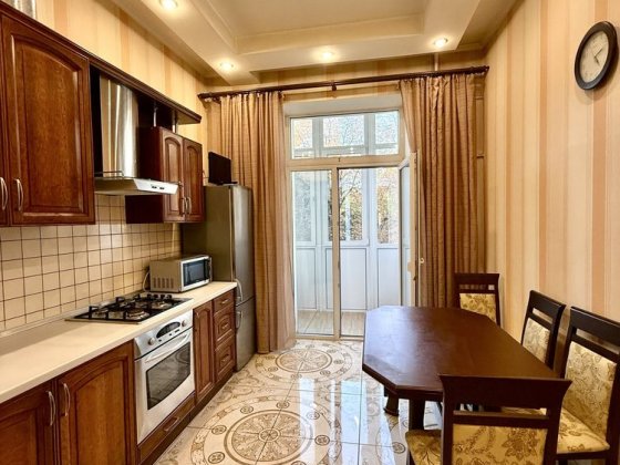 Здам 2к квартиру Печерськ Інститутська пров.Кріпосний м.Арсенальна Киев