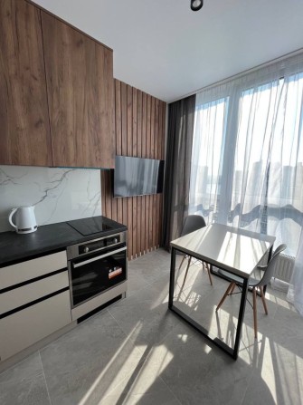 Здам в оренду квартиру ЖК Лебединий, 3 хв метро Харківська,є генератор - фото 1