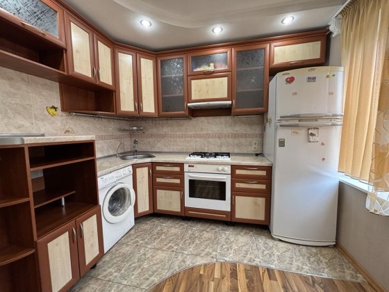 Оренда укомплектованої 2к , подалі від заводу, недалеко траса Запоріжжя