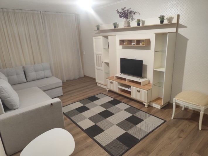 Сдам 2-комнатную. Правый берег. Ул. Алёна Шепарда. - фото 1