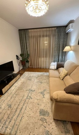 Вул. Ахматовой 14б Позняки - фото 1