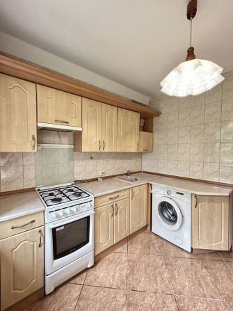 Оренда 2к  вул. Братиславська 40   Метро Чернігівська - фото 1