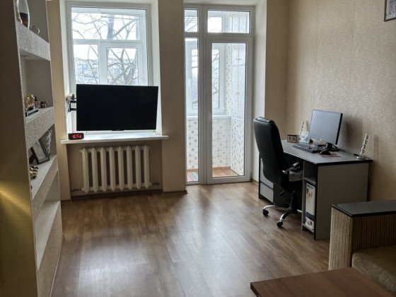 Актуально! Сдам 3х комн. сталинку с автономкой 12 квартал, р-н 61 школ Дніпро