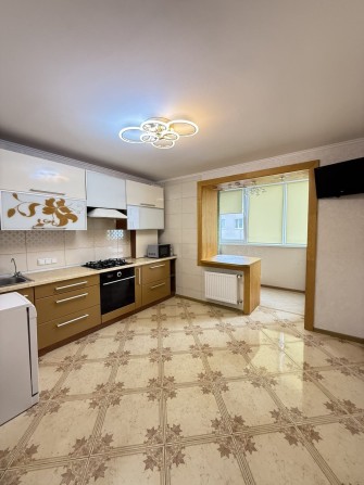Здається чудова 3 кімната квартира район Академічний. - фото 1