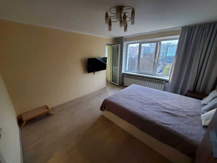 Здається 2х-кімнатна квартира  вул. Менахем-Мендл Шнеєрсона, буд.3. - фото 1