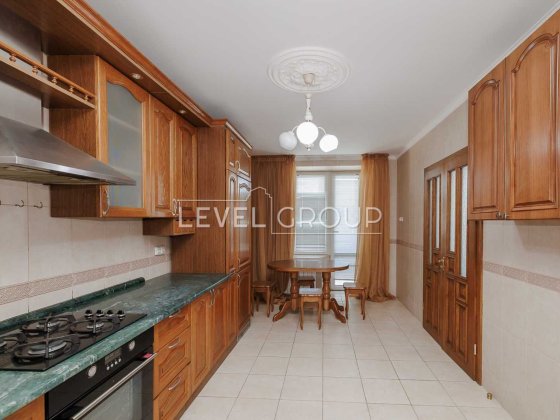 Пропонуємо в оренду 5-ти кімнатну квартиру в історичному центрі. Київ