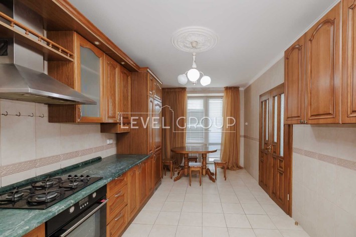 Пропонуємо в оренду 5-ти кімнатну квартиру в історичному центрі. - фото 1