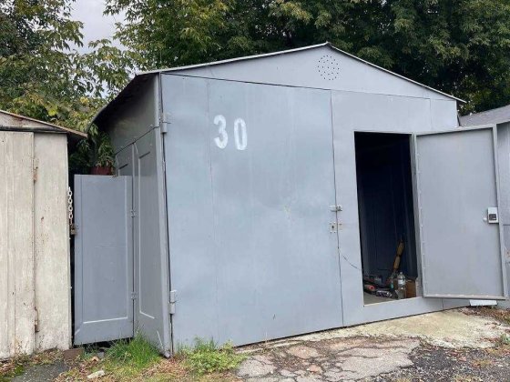 Гараж на клініці. Район дит. стомат поліклініки. Біла Церква