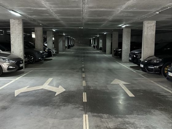 З зарядкою ЖК Парктаун «Parktown» Гостомель підземне паркомісце Буча