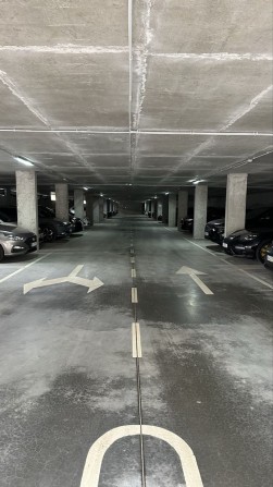 З зарядкою ЖК Парктаун «Parktown» Гостомель підземне паркомісце - фото 1