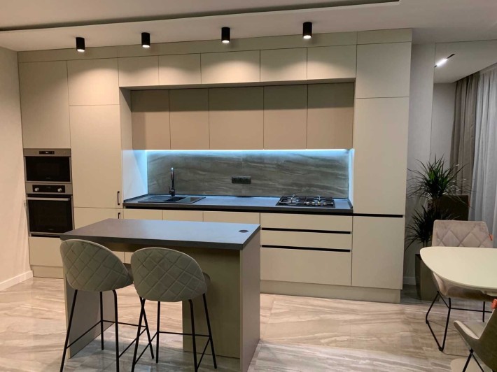 Оренда стильної 1-кімнатної квартири з кухнею-вітальнею в ЖК Семицвіт - фото 1