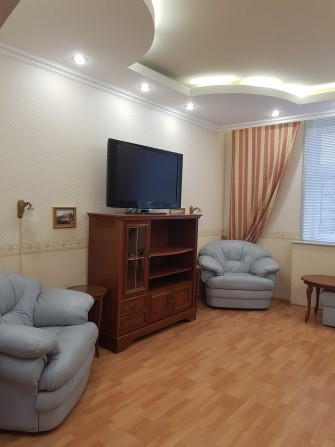 Риэлтор сдаст на длительный срок 3-х комнатную квартиру - фото 1