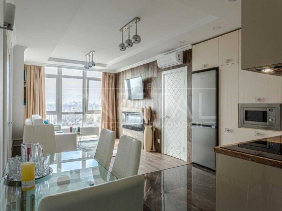 Оренда 3-кім просторої світлої квартири Гардеробні ГЕНЕРАТОР ПЕЧЕРСЬК Київ