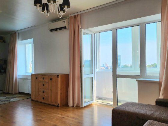 простора 1кім студія 45м, без %, Докучаєвська 16 Киев