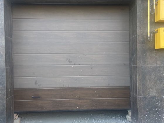 Продам гараж в житловому будинку високий під грузове авто Черновцы