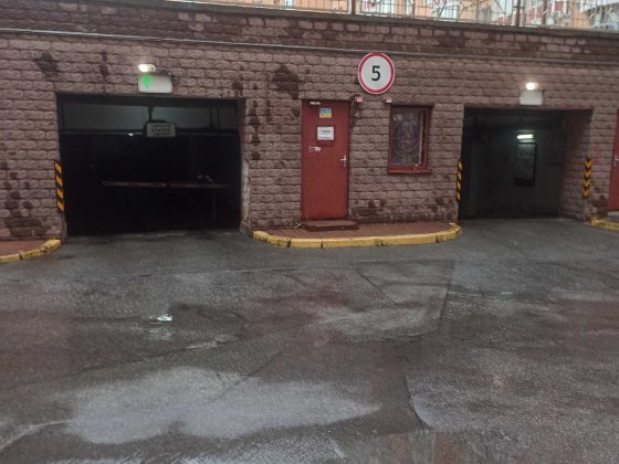 Паркомісце Володимира Івасюка 10а Київ