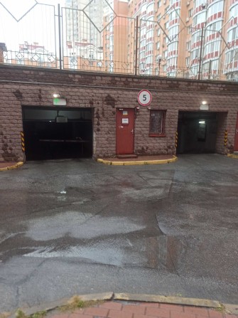 Паркомісце Володимира Івасюка 10а - фото 1