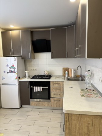 Сдаю 1кв.-студия.Евроремонт.Мебель,техника.Длительно. - фото 1