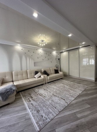 Квартира с евроремонтом на пос. Котовского. Впервые сдаётся. - фото 1