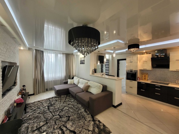 Оренда просторої 3-х кімнатної квартири м.Осокорки (вул. Урлівська 40) - фото 1