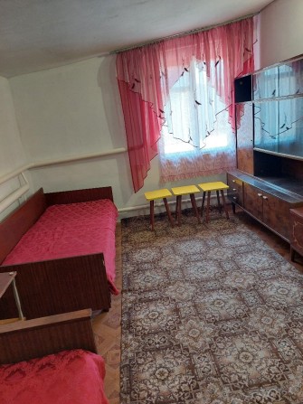 Сдам часть дома,комната  и кухня  в частном  доме,Квартира. - фото 1