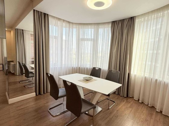 Оренда 2к квартири Печерськ, Лесі Українки 7А, метро Кловська Киев