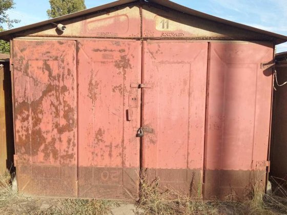 в оренду утеплений гараж 50 кв метрів в кооперативі коло Епіцентру Ужгород