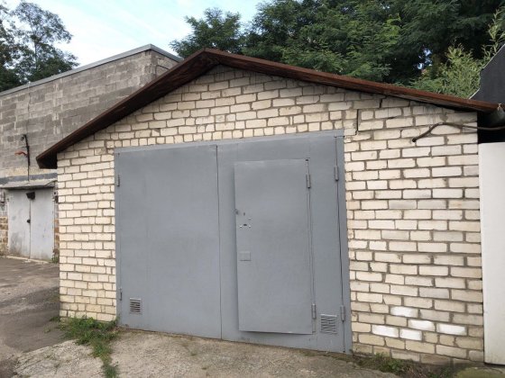 Продам капітальний великий гараж Київ