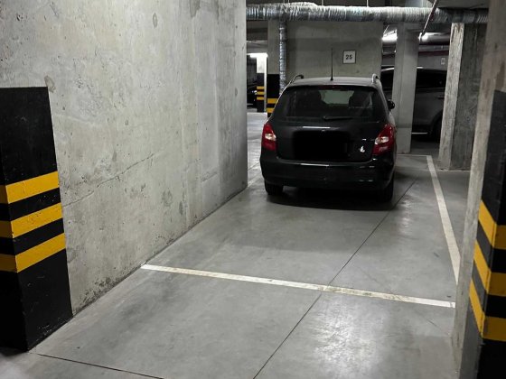 Паркомісце в підземному паркінгу на просп. Червоної Калини 35В Львів