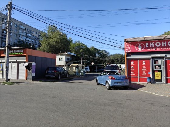 Продам крытое паркоместо, на стоянке Неб. Сотни, остановка авиазавод Одесса