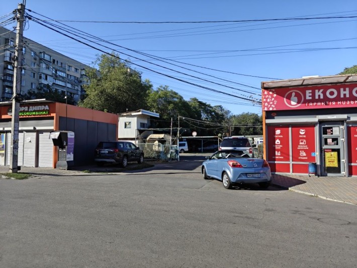 Продам крытое паркоместо, на стоянке Неб. Сотни, остановка авиазавод - фото 1