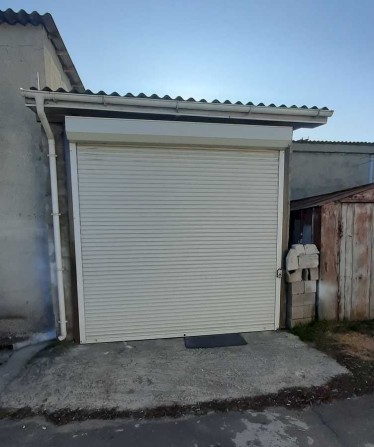 Каменный гараж с ролетами на стоянке Простор, Черемушки.ул.Ген.Петрова - фото 1