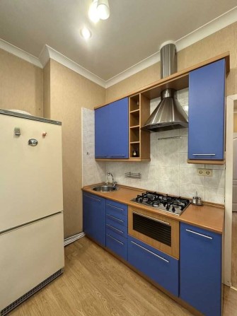 Сдам 2к квартиру в Центре. Полностью укомплектована. - фото 1