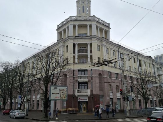 1 ком.Центр,Д.Яворницкого 83,угол Фабра( Серова),парковая зона. Днепр