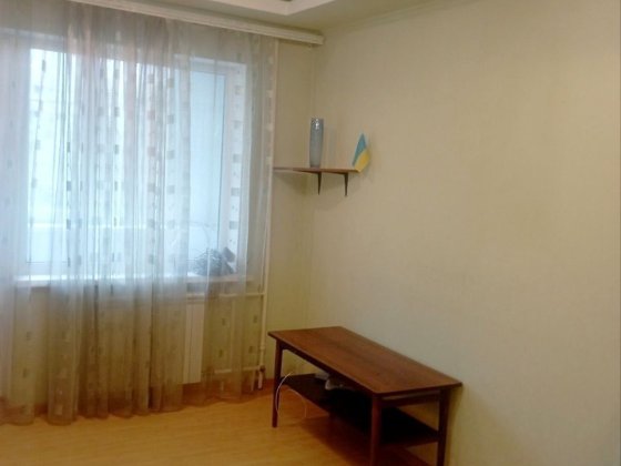 Оренда. 3-х кімн. квартира на вул.Парамонова.